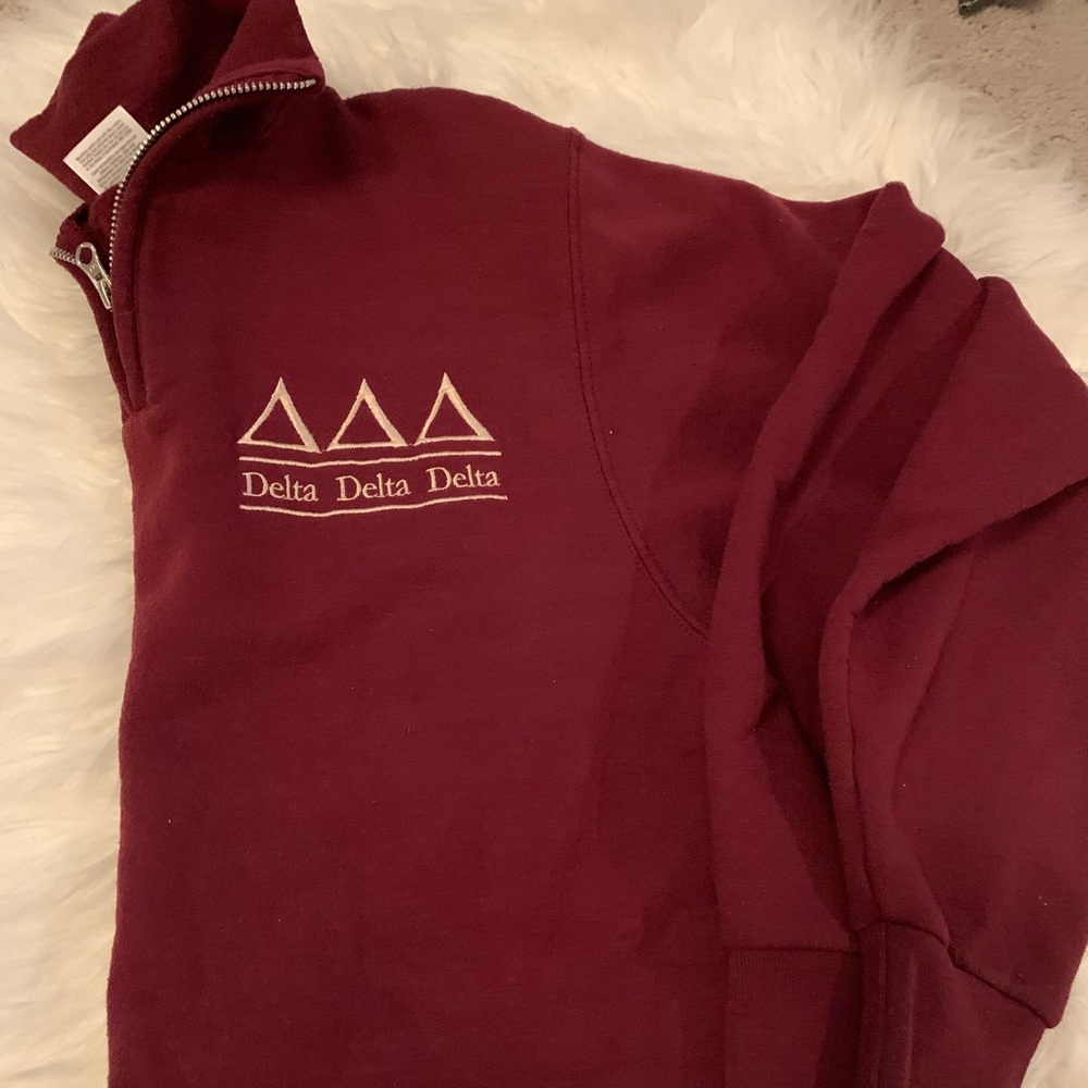 ✨Tri Delta quarter zip✨